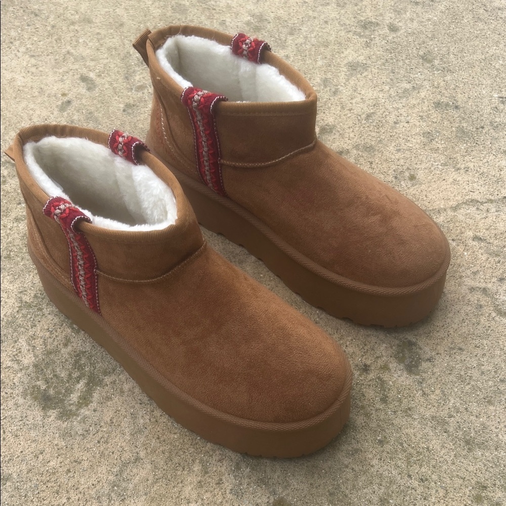 Olivia & Kate Stormy Tan Short Faux Fur Lined Boots Women's Size 8.5 NWOB